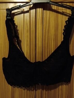 Bali Black Lace Underwire Bra with Decorative Straps